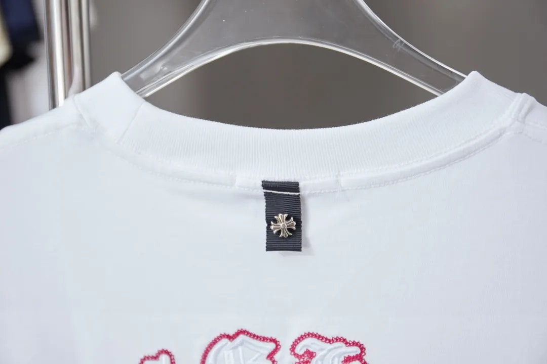 🅿️200 Ch*ome Hearte 25SS Early Spring New Style Embroidered Crow Heart Hardware Short Sleeves Light Luxury Essential Item for Men and Women’s Daily Commuting Correct Version Welcome to Compare Detailed Features · 320g 100% pure cotton double yarn jersey fabric · Custom dyed in the same vat with special bold 32-count double-ply 1X1 thread · Imported Tajima machine hollow embroidery ➕ Tatami embroidered Croix heart letters ➕ Patch embroidered cross · Manual hand-stitched hardware accessories · Double-needle sewing and cross-stitching process · Original main mark, washed tag, branded moisture-proof paper packaging Color: black/white Size: S/M/L/XL